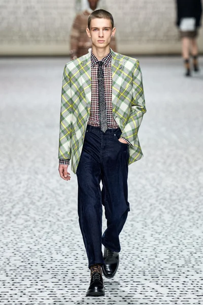 Look 4